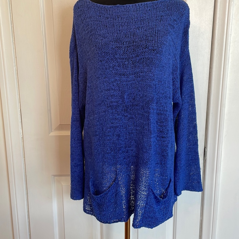 Beautiful blue sweater by Twiggy London. With pockets. Size Large